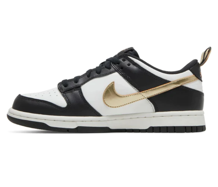 Black and gold nike dunks deals